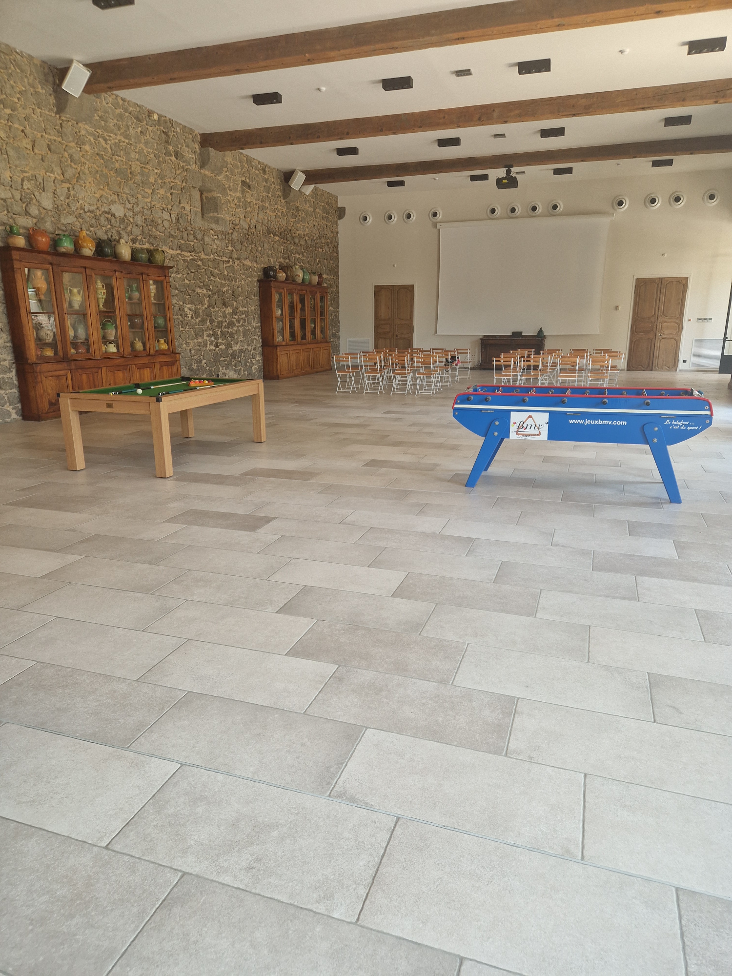 Location baby-foot 6 joueurs au Château Hermitage de Combas ( 34290 - Servian )